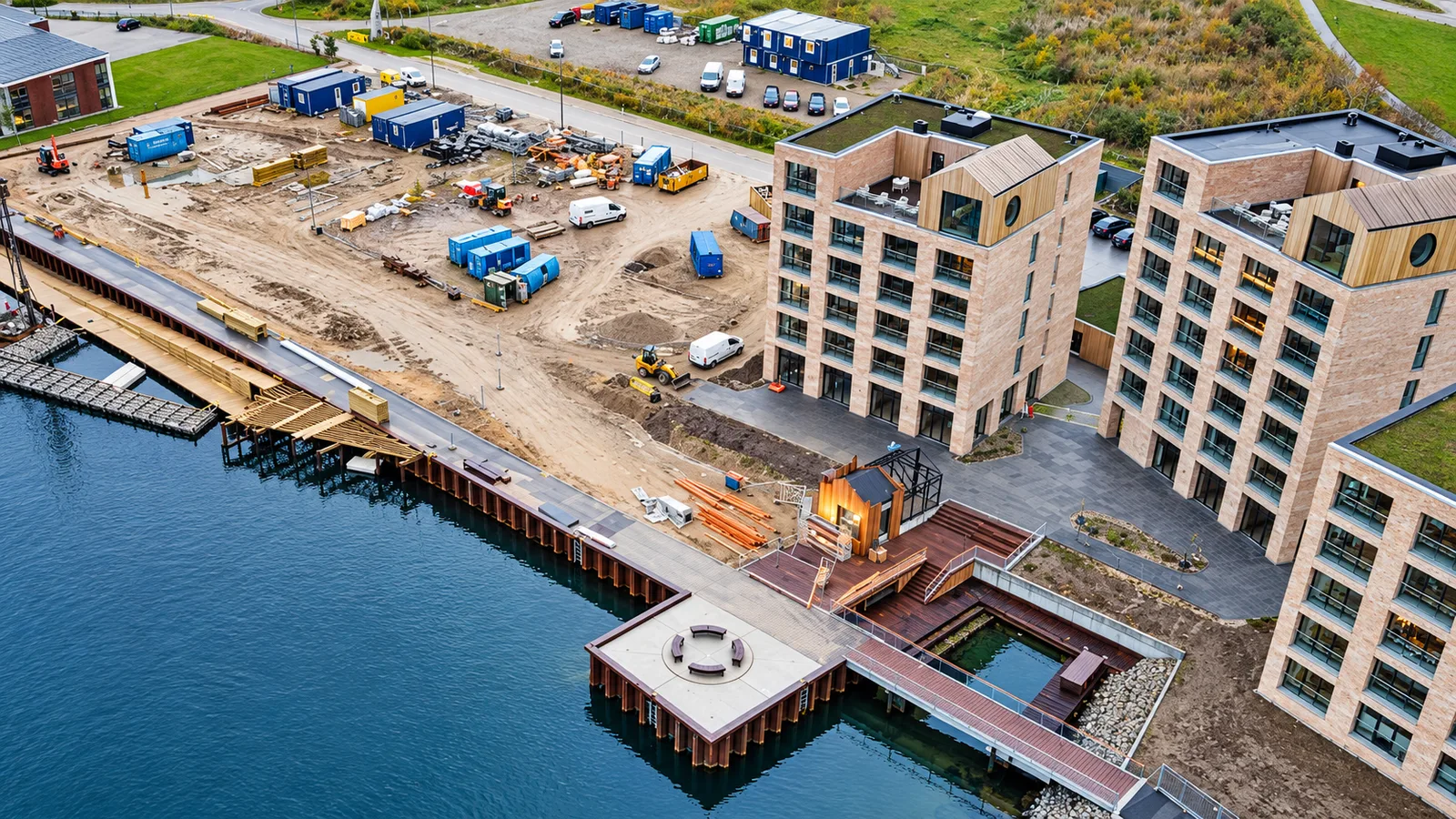 Luftfoto af havnefronten under opførelse ved Sønderborg Havn